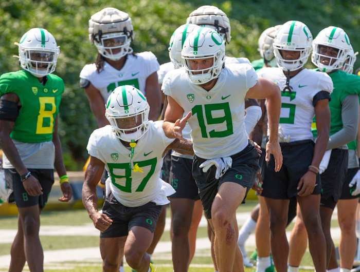Oregon Ducks wide receiver Caleb Chapman (19) goes through drills during Oregon fall camp.